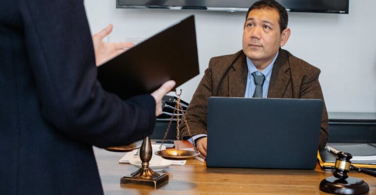 pexels-sora-shimazaki-5668798